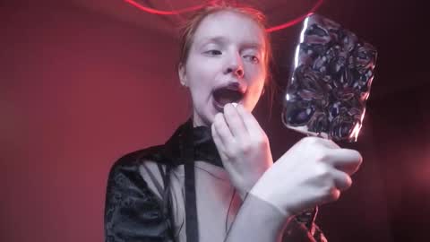        im expecting 350 thumbs up on my altar   online show from 2, 10, 2025