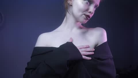        im expecting 350 thumbs up on my altar   online show from 4, 10, 2025