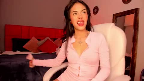 Snapshot of giovanna_oliveira chatting on 6, 2, 2026 Giovanna online show from 6, 2, 2026