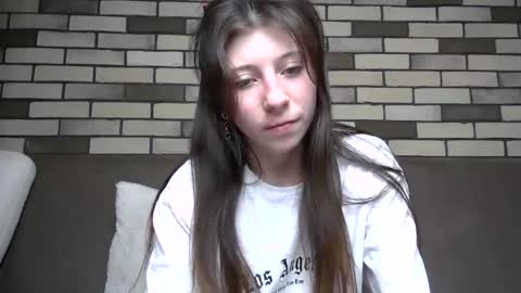 girl_cute007 online show from 13, 5, 2026