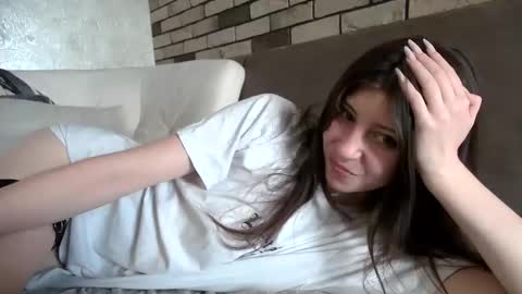 girl_cute007 online show from 11, 6, 2026