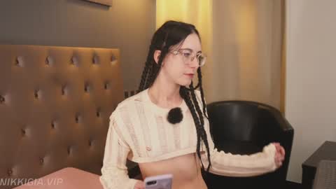 Snapshot of girl_i_am chatting on 23, 11, 2025 Nikki online show from 23, 11, 2025