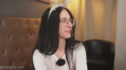 Snapshot of girl_i_am chatting on 4, 12, 2025 Nikki online show from 4, 12, 2025