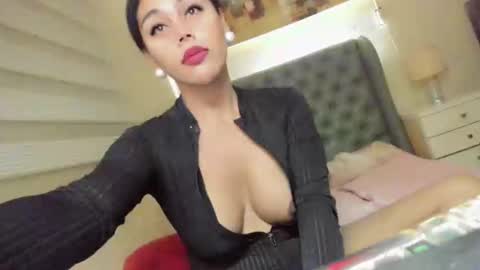 Snapshot of girl_in_ur_dreams chatting on 29, 12, 2024 urGIRL online show from 29, 12, 2024