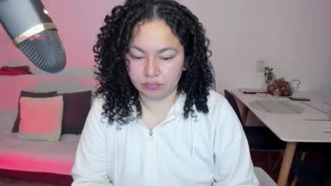 girl_inline online show from 24, 11, 2025