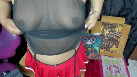 Snapshot of girl_luna_ chatting on 18, 10, 2025 girl_luna_ online show from 18, 10, 2025