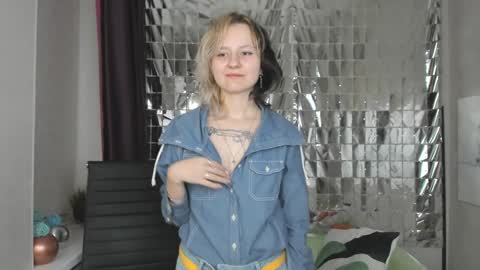 Snapshot of girl_next_doorr chatting on 22, 1, 2025 girl_next_doorr online show from 22, 1, 2025