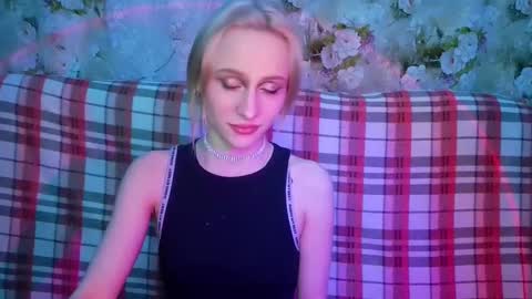 Snapshot of girlfriend_night chatting on 6, 3, 2025 Seniya online show from 6, 3, 2025