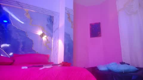 Snapshot of girls_from_medellin chatting on 20, 11, 2025 eleanor and celeste online show from 20, 11, 2025