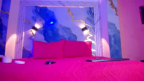 Snapshot of girls_from_medellin chatting on 27, 11, 2025 eleanor and celeste online show from 27, 11, 2025