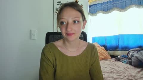 Snapshot of girlsativa chatting on 24, 12, 2024 Maze Thumbs up online show from 24, 12, 2024