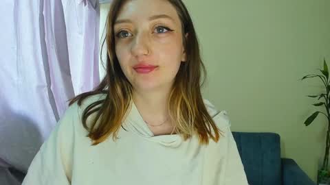 Snapshot of girlsativa chatting on 3, 1, 2025 Maze Thumbs up online show from 3, 1, 2025