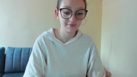 Snapshot of girlsativa chatting on 4, 1, 2025 Maze Thumbs up online show from 4, 1, 2025