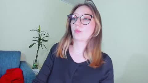 Snapshot of girlsativa chatting on 10, 1, 2025 Maze Thumbs up online show from 10, 1, 2025