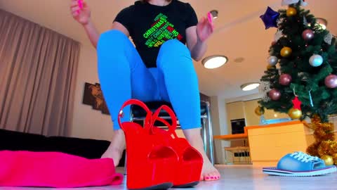 GIRLSQUIRTS  FOLLOW ME online show from 23, 12, 2024