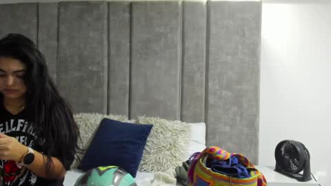     online show from 30, 1, 2025