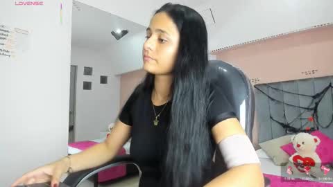Snapshot of giselle_roldan chatting on 23, 10, 2025 GISELLE ROLDAN online show from 23, 10, 2025