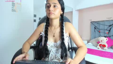 Snapshot of giselle_roldan chatting on 25, 10, 2025 GISELLE ROLDAN online show from 25, 10, 2025