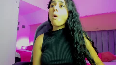 GISELLE ROLDAN online show from 2, 4, 2026