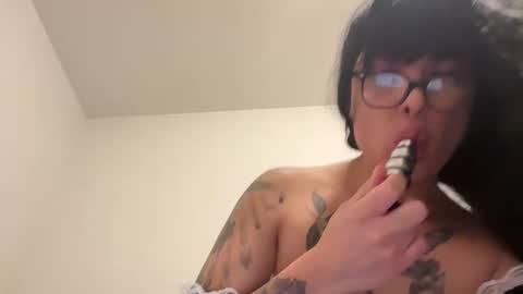 Snapshot of gisstranss chatting on 1, 11, 2025 gisstranss online show from 1, 11, 2025