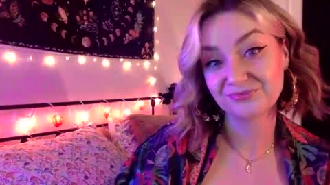 givemesweetdreams online show from 8, 9, 2025