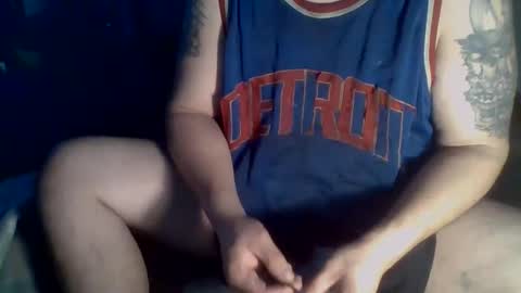 Snapshot of givr6inches chatting on 28, 9, 2025 e-Bizl online show from 28, 9, 2025