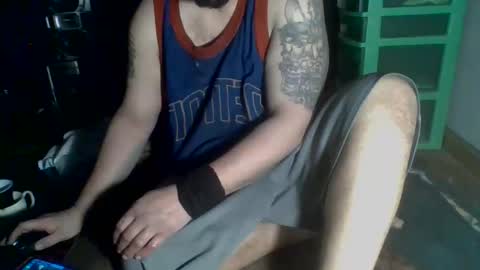 Snapshot of givr6inches chatting on 14, 11, 2025 e-Bizl online show from 14, 11, 2025