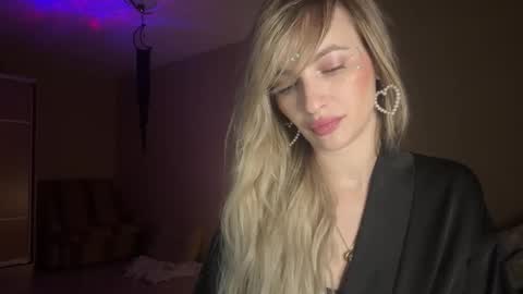 Snapshot of glamour_rogue chatting on 21, 12, 2025 glamour_rogue online show from 21, 12, 2025