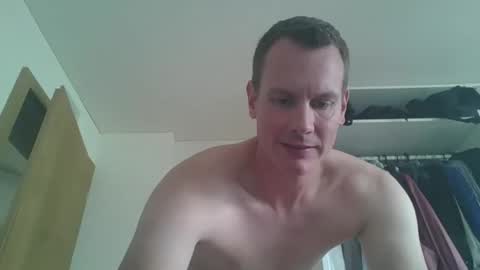 Snapshot of glen_1987 chatting on 16, 4, 2026 Mike 1987 online show from 16, 4, 2026