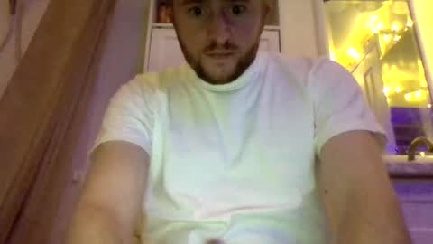 Snapshot of glenjam80 chatting on 4, 1, 2025 glenjam80 online show from 4, 1, 2025