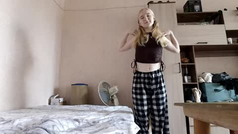 Snapshot of glennabeem chatting on 9, 4, 2026 Laura online show from 9, 4, 2026