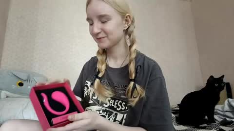 Snapshot of glennabeem chatting on 22, 4, 2026 Laura online show from 22, 4, 2026