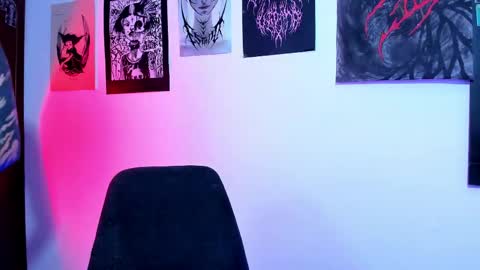 Snapshot of glitch_doll chatting on 11, 5, 2026 NYX online show from 11, 5, 2026