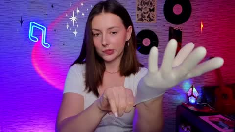 Snapshot of glo_lo chatting on 4, 2, 2025 Bye everybody Ill be online Monday December 2nd Saturday and Sunday off online show from 4, 2, 2025