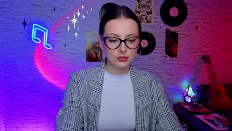 Snapshot of glo_lo chatting on 5, 2, 2025 Bye everybody Ill be online Monday December 2nd Saturday and Sunday off online show from 5, 2, 2025