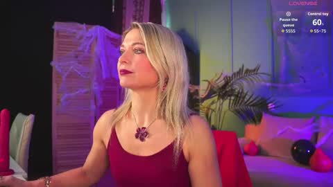 Snapshot of gloria_lovely chatting on 4, 11, 2025 Gloria online show from 4, 11, 2025