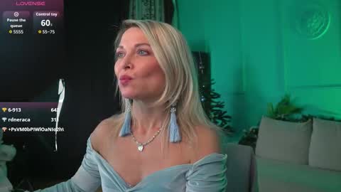 Snapshot of gloria_lovely chatting on 5, 1, 2026 Gloria online show from 5, 1, 2026