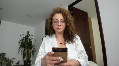 gloriacrespo online show from 3, 3, 2025