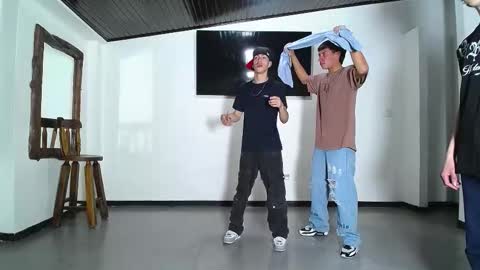 THOMAS AND DAMIAND online show from 24, 10, 2025