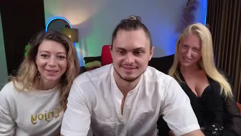 Snapshot of goddess_marylin chatting on 7, 12, 2024   330 UTC2 girls   online show from 7, 12, 2024