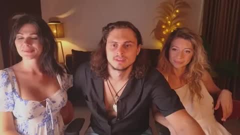 Snapshot of goddess_marylin chatting on 21, 2, 2025   330 UTC2 girls   online show from 21, 2, 2025