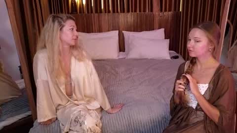 Snapshot of goddess_marylin chatting on 16, 11, 2025 330 UTC2 girls online show from 16, 11, 2025