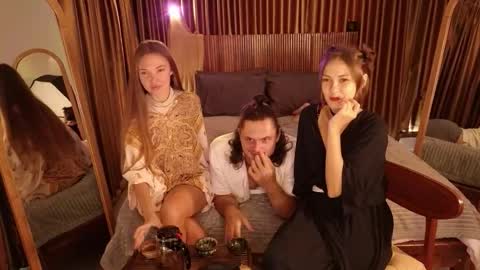 Snapshot of goddess_marylin chatting on 21, 11, 2025 330 UTC2 girls online show from 21, 11, 2025