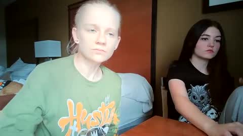 feyaa22 online show from 3, 10, 2025