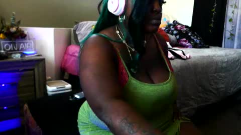 Snapshot of goddessmonni chatting on 29, 9, 2025 MonniDoll online show from 29, 9, 2025
