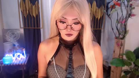 Snapshot of goddessquinnie chatting on 13, 1, 2025 quinnie online show from 13, 1, 2025
