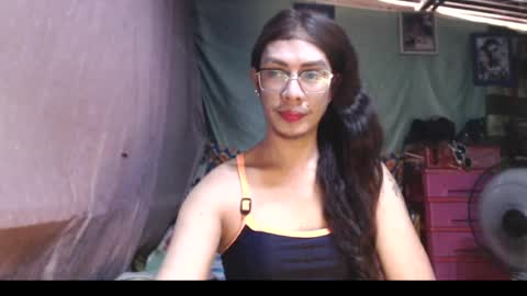 Snapshot of goddesssonyaxxx chatting on 17, 5, 2026 KENNY DOLL online show from 17, 5, 2026