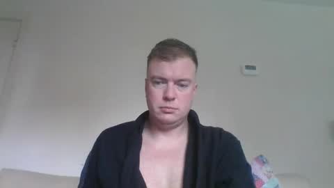 Snapshot of gogo12104 chatting on 25, 10, 2025 jme online show from 25, 10, 2025