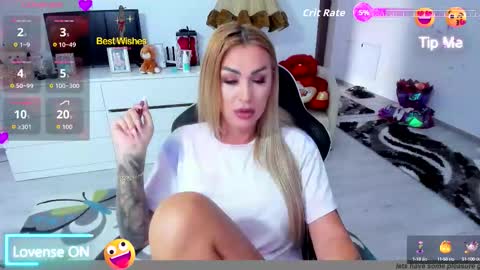 Snapshot of golddivine00 chatting on 11, 9, 2025 Nicole.. online show from 11, 9, 2025