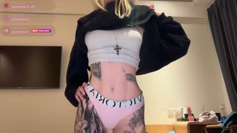 Snapshot of golden_alinee chatting on 27, 6, 2026 Aline meow online show from 27, 6, 2026